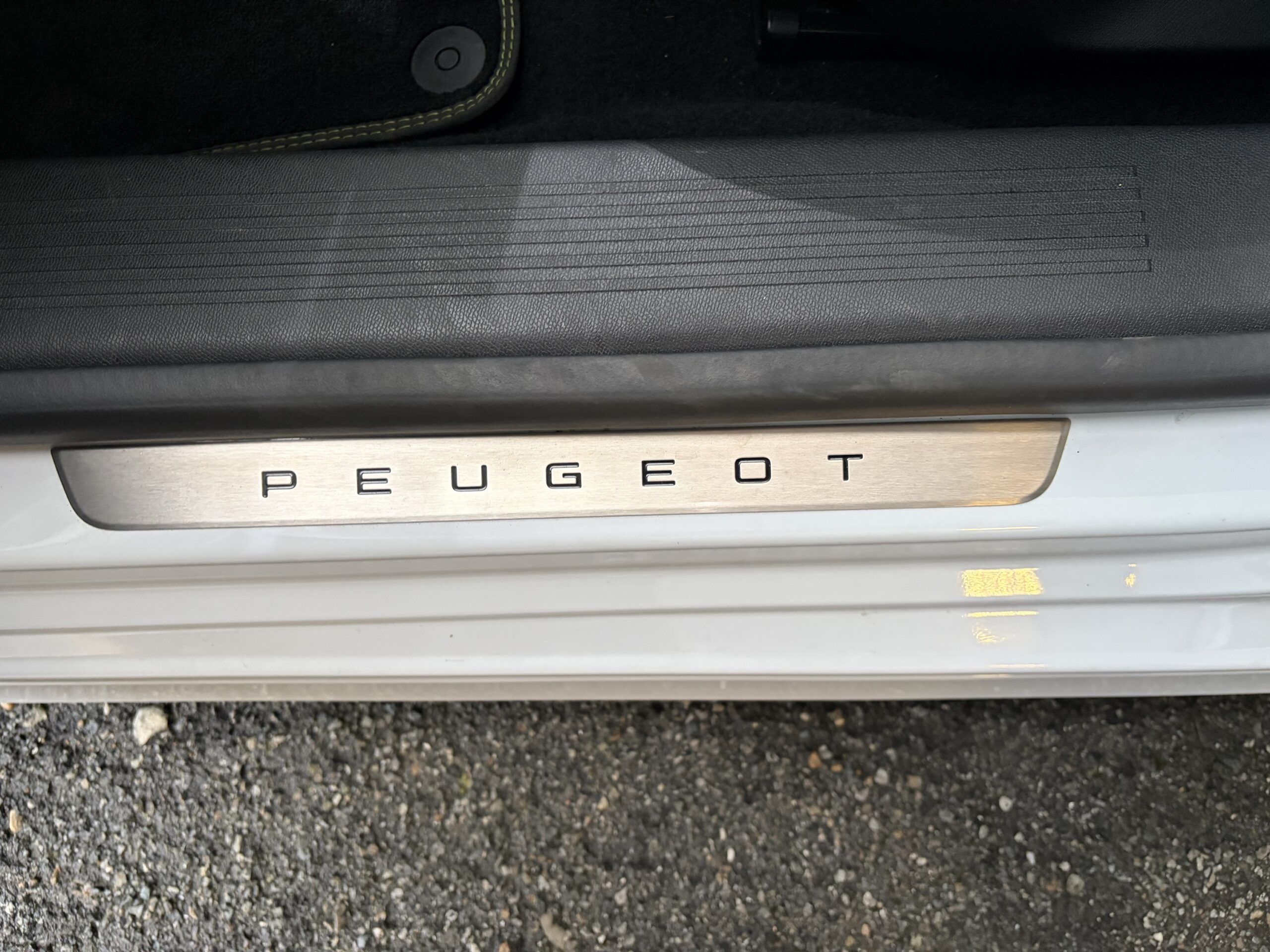 PEUGEOT 308 SW 1.2 HYBRID GT - immagine 19